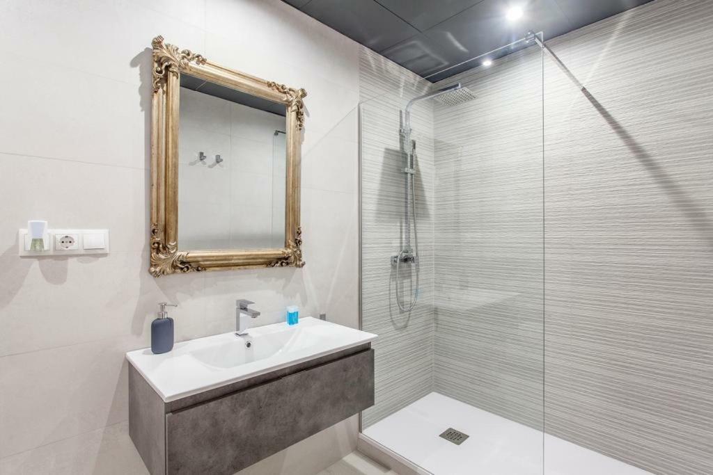 Mediterranean Flats Plaza Redonda บาเลนเซีย ภายนอก รูปภาพ