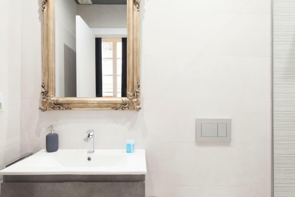 Mediterranean Flats Plaza Redonda บาเลนเซีย ภายนอก รูปภาพ